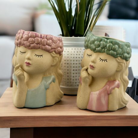 VASO CON VISO DI RAGAZZINA E CORONCINA DI FIORI: ELEGANZA PER LE TUE OCCASIONI SPECIALI