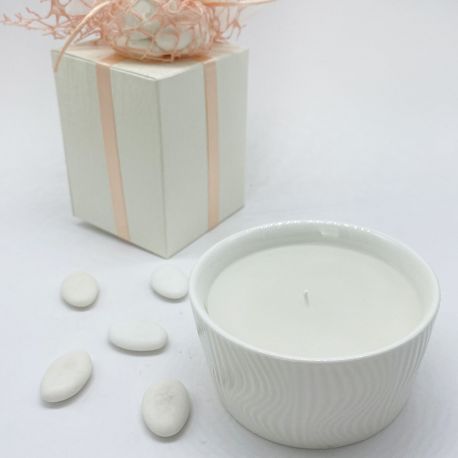 CANDELA PROFUMATA CON PORTACANDELA IN CERAMICA BIANCA