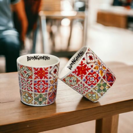 TAZZE DECORATE CON MAIOLICHE E SCRITTA "BUONGIORNO" BOMBONIERE SOLIDALI CUOREMATTO