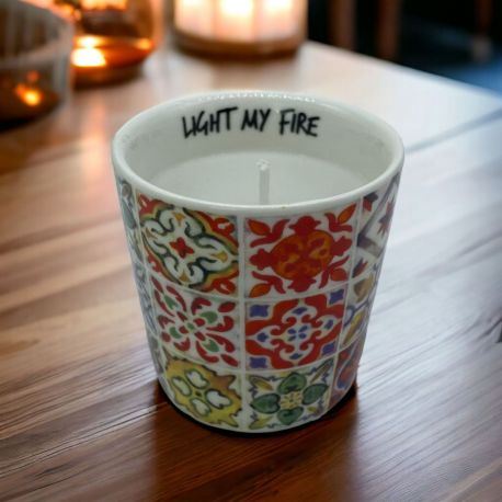 PORTACANDELA DECORAZIONE MAIOLICA CON SCRITTA "LIGHT MY FIRE"