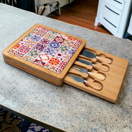 TAGLIERE A FORMA DI SCATOLA CON COLTELLI E DECORAZIONE MAIOLICA - BOMBONIERE UTILI NOZZE