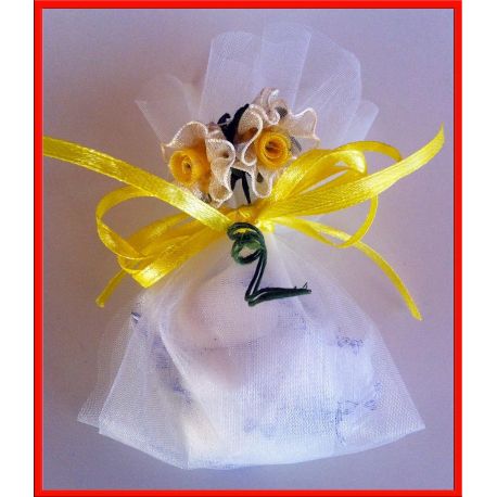 CONFETTATA "BIANCO / GIALLO": FIORELLINI IN TESSUTO ORGANZA, TULLE, CONFETTI E FIOCCHETTO CONFEZIONE SPOSI