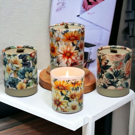 CANDELA CON PORTACANDELA IN 3 FANTASIE FLOREALI ASSORTITE, BOMBONIERE SOLIDALI