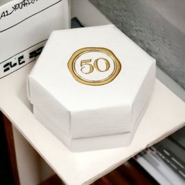 SCATOLINA ESAGONALE CON DIVISORI PER NOZZE ORO PERFETTA PER CELEBRARE 50 ANNI DI AMORE