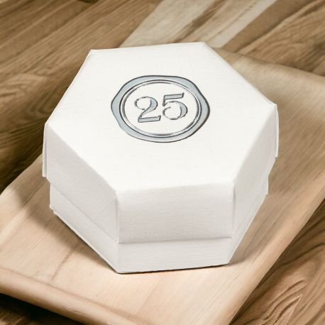 SCATOLINA ESAGONALE CON NUMERO 25 COLOR ARGENTO CELEBRA I 25 ANNI DI AMORE CON ELEGANZA