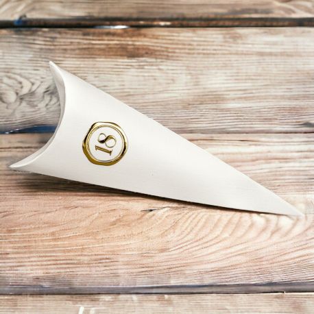 CONO PORTA CONFETTI CON NUMERO 18 COLOR ORO, CONFETTATA DICIOTTESIMO