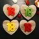 MAGNETE A FORMA DI CUORE CON NUMERO 18 ASSORTITO IN VARI COLORI, CONFETTATA DICIOTTESIMO