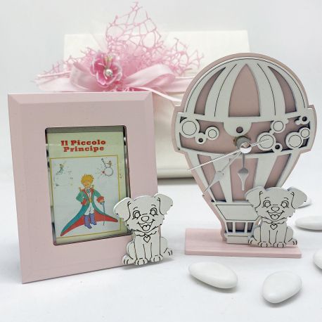 BOMBONIERA BATTESIMO SET OROLOGIO A MONGOLFIERA CON CAGNOLINO E PORTAFOTO IN LEGNO ROSA E BIANCO