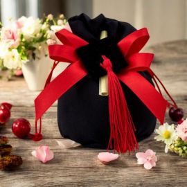 SACCHETTO A PALLA NERO CON TIRANTI DOPPIO FIOCCO ROSSO TOCCO E PERGAMENA