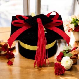 SCATOLINA PORTACONFETTI NERA TOCCO LAUREA FIOCCO ROSSO