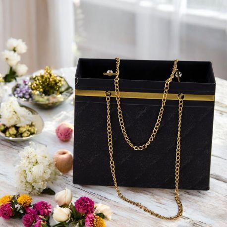 VASO PORTAPIANTE A FORMA DI BORSETTA ECOPELLE NERA CON CATENELLA ORO
