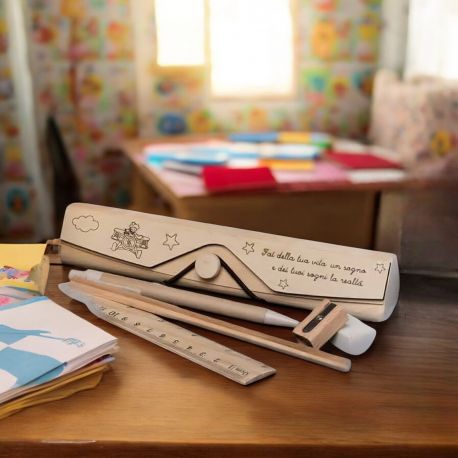 SET SCRITTURA PENNA, MATITA, GOMMA, RIGHELLO CON PICCOLO PRINCIPE E FRASE