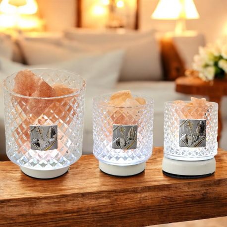 LAMPADA LED EFFETTO DIAMANTE CON SALE HIMALAYANO ROSA E PLACCHETTA ARGENTATA SANTA CRESIMA