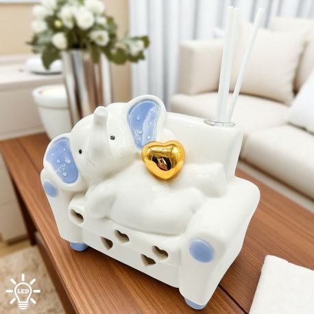 PROFUMATORE AMBIENTE CON LAMPADA LED IN CERAMICA ELEFANTINO DETTAGLI AZZURRI PER BATTESIMO BIMBO