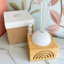 DIFFUSORE AROMI CON SEMISFERA IN PORCELLANA E INTAGLI A FORMA DI ARCOBALENO