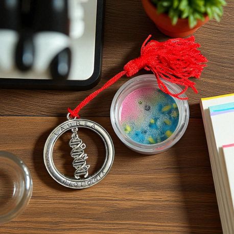 CIONDOLO CON NAPPINA ROSSA IN ZAMA LAUREA IN BIOLOGIA STRINGA DNA