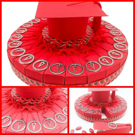 TORTE DI BOMBONIERA ROSSA CON TOCCO CON CIONDOLO SQUADRA LAUREA IN ARCHIETTETURA
