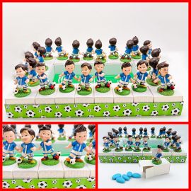 TORTA DI BOMBONIERE CAMPO DA CALCIO CON STATUINA CALCIATORE E RETI METALLO