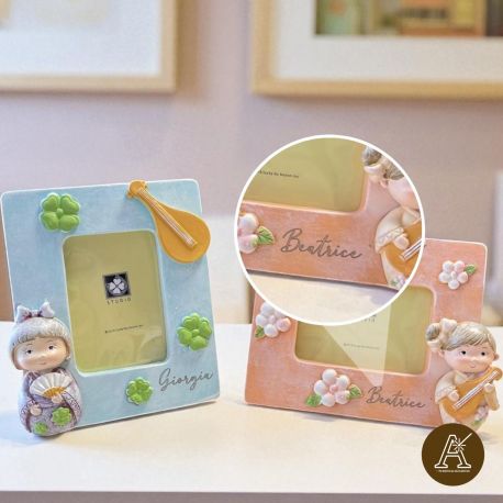 PORTAFOTO GIAPPONESE CON GIAPPONESINA IN RILIEVO PER BATTESIMO E COMUNIONE