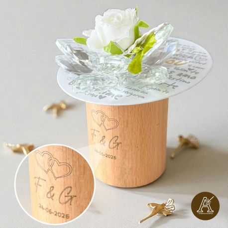 ROSA IN CRISTALLO CON FIORE BIANCO CON SCRITTA "TI AMO" E BASE PERSONALIZZABILE