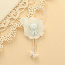 APPENDINO CON FIORE IN TESSUTO E GESSETTO CELESTE A FORMA DI ORSETTO CONFETTATE NASCITA ORIGINALI PENSIERINI