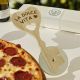 TAGLIAPIZZA A FORMA DI CHIAVE CON IMPUGNATURA A FORMA DI CUORE