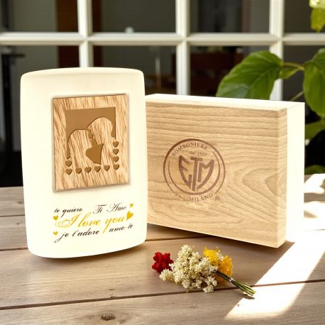 LAMPADA A LED IN CERAMICA CON DECORAZIONE INNAMORATI SIMBOLO AMORE RICORDO BOMBONIERE MATRIMONIO UTILI ORIGINALI ECONOMICHE OFFE