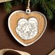 APPLICAZIONE IN LEGNO A FORMA DI CUORE CON SACRA FAMIGLIA