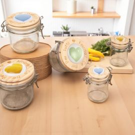 VASETTI PORTACONFETTI IN LEGNO E VETRO CON CUORE E FRASI ASSORTITE