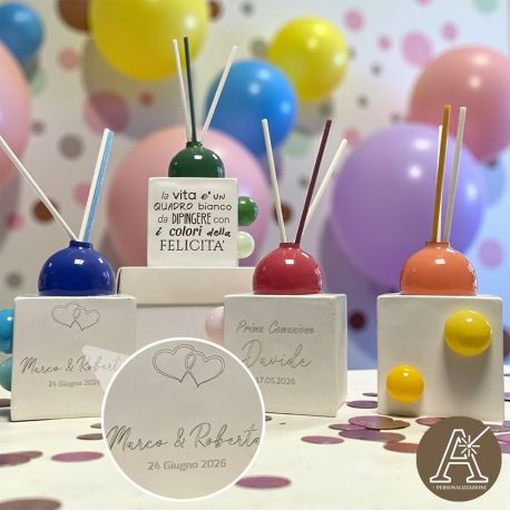 PROFUMATORE AMBIENTE CUBO MULTICOLOR CON FRASE BOMBONIERE PERSONALIZZATE