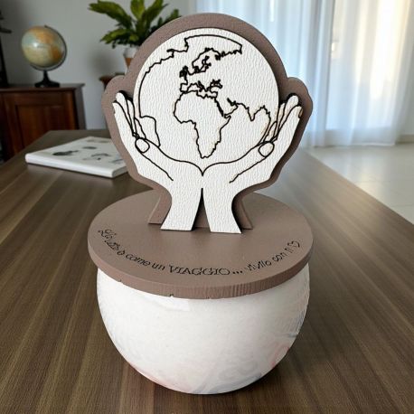 PORTACANDELA CON MONDO TRA LE MANI: BOMBONIERE ORIGINALI PER MATRIMONIO