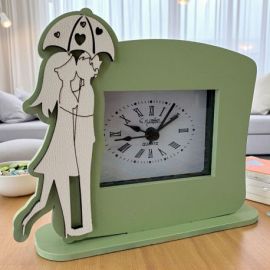 OROLOGIO SVEGLIA INNAMORATI SOTTO OMBRELLO BOMBONIERA ROMANTICA ED ECONOMICA
