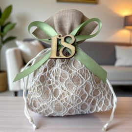 SACCHETTO PER CONFETTI RICAMATO CON APPLICAZIONE IN LEGNO NUMERO 18 ASSORTITA