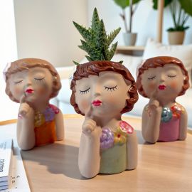 VASO RAGAZZA ELEGANTE IN CERAMICA PER BOMBONIERE COMUNIONE