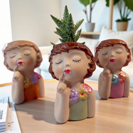 VASO RAGAZZA ELEGANTE IN CERAMICA PER BOMBONIERE COMUNIONE