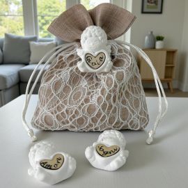 GESSETTO ANGIOLETTO CON CUORE ABBINATO A SACCHETTO PORTACONFETTI