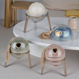 PORTACANDELA SFERA CON CUORICINI SU STAND BOMBONIERE UTILI EVENTO