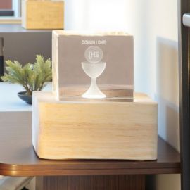 CUBO LUMINOSO CON CALICE OSTIA PER BOMBONIERE COMUNIONE ORIGINALI