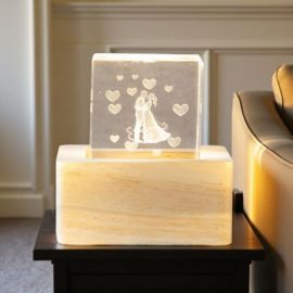CUBO LUMINOSO CON SPOSI E CUORI LA BOMBONIERA ROMANTICA IDEALE