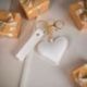 PORTACHIAVE A FORMA DI CUORE BIANCO BOMBONIERE 40 ANNI E COMPLEANNI ORIGINALI