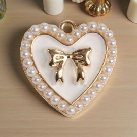CIONDOLO A FORMA DI CUORE CON PERLINE PER BOMBONIERE UNICHE