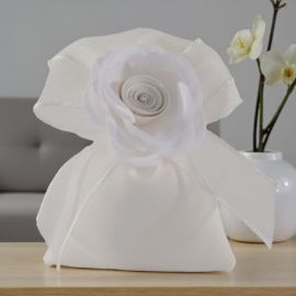 SACCHETTO PER CONFETTI CON FIOCCO IN ORGANZA E ROSA CENTRALE PER MATRIMONI