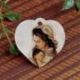 CIONDOLO A FORMA DI CUORE CON MATERNITÀ PER BOMBONIERE BATTESIMO