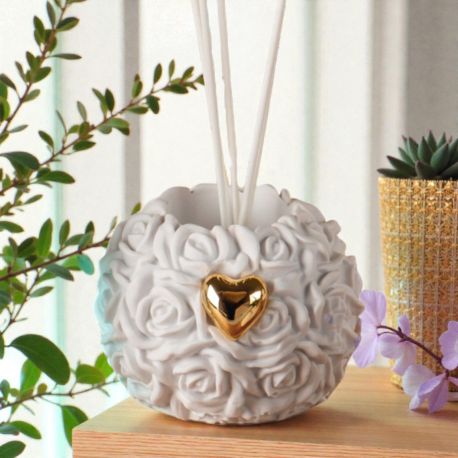 PROFUMATORE BIANCO CON ROSE: BOMBONIERA ELEGANTE PER MATRIMONIO