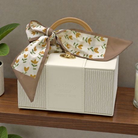 SCATOLA PORTABOMBONIERA CON MANICO E FOULARD: IDEE REGALO UNICHE