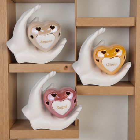 BOMBONIERA LAMPADA LED CUORE TRAFORATO SU MANO IDEE BOMBONIERE ORIGINALI