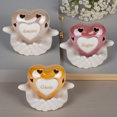 LAMPADA LED A CUORE SU MANI UNITE, CON PAROLE AMORE, GIOIA E SOGNI