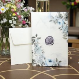 PARTECIPAZIONE TRASLUCIDA CON FIORI AZZURRI PER IL TUO MATRIMONIO