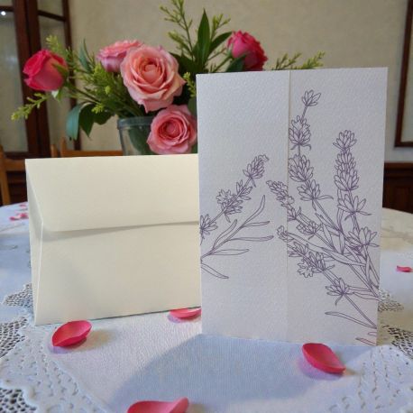 PARTECIPAZIONE DI MATRIMONIO COLORE LILLA CON FIORI PER SPOSI