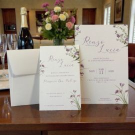 INVITO DI NOZZE CON FIORI VIOLA PARTECIPAZIONI ORIGINALI MATRIMONIO